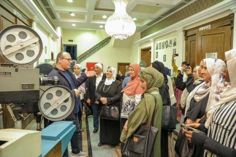 محفوظ في القلب.. جولات ثقافية للطالبات الوافدات في رحاب إبداع أديب نوبل