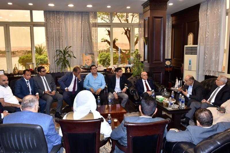 محافظ الأقصر يستقبل وفد الأمانة العامة والفرعية لحزب الجبهة الوطنية