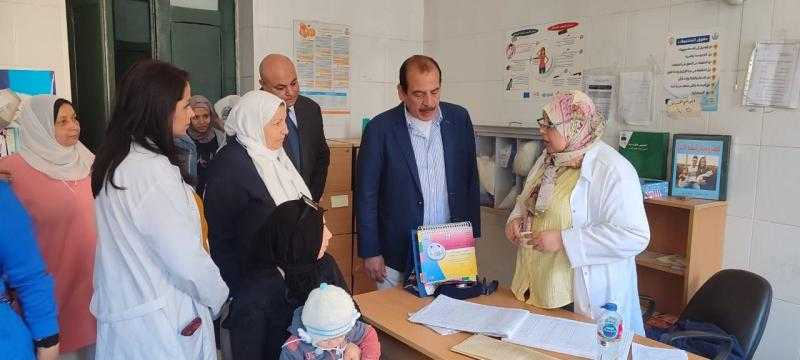 نائب وزير الصحة يتفقد عددا من المستشفيات بمحافظة الإسكندرية.. ويوصي بصرف مكافأة للمتميزين