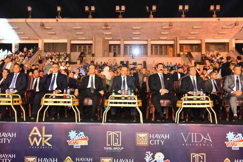 بحضور نخبة من نجوم الفن.. محافظة أسيوط تحتفل بعيدها القومي الـ 226 باستاد الجامعة