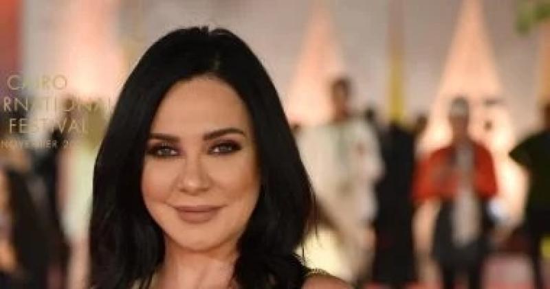 سلاف فواخرجي تنفي شائعات زواجها من بشار الأسد