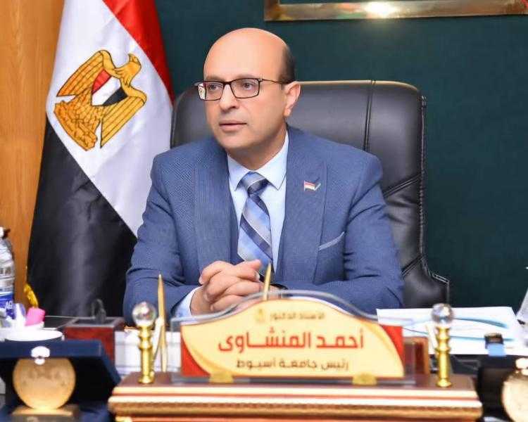 المنشاوي يصدر قرارات بتكليف وتعيين عمداء ووكلاء بعدد من كليات جامعة أسيوط