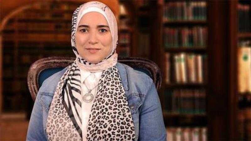 دينا أبو الخير توضح حكم خروج الأرملة للعمرة أو الحج خلال فترة العدة