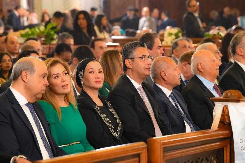 وزيرة البيئة تشارك أقباط مصر الاحتفال بعيد القيامة المجيد بالكاتدرائية بالعباسية