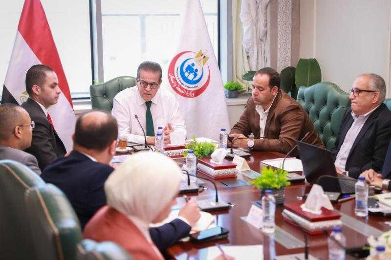 وزير الصحة يعقد اجتماعاً لبحث آليات تطوير وحوكمة منظومة العلاج على نفقة الدولة