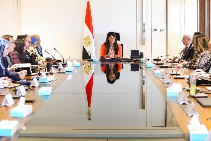 وزيرة التخطيط والتعاون الدولي تعقد اجتماعًا موسعًا مع قيادات الوزارة لمتابعة سير العمل ومناقشة أولويات المرحلة المقبلة