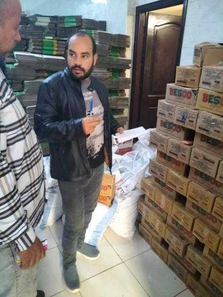ضبط 2 طن دقيق فاخر و 75 الف عبوة بسكويت ومواد غذائية مجهولة المصدر بمركز بلبيس بالشرقية