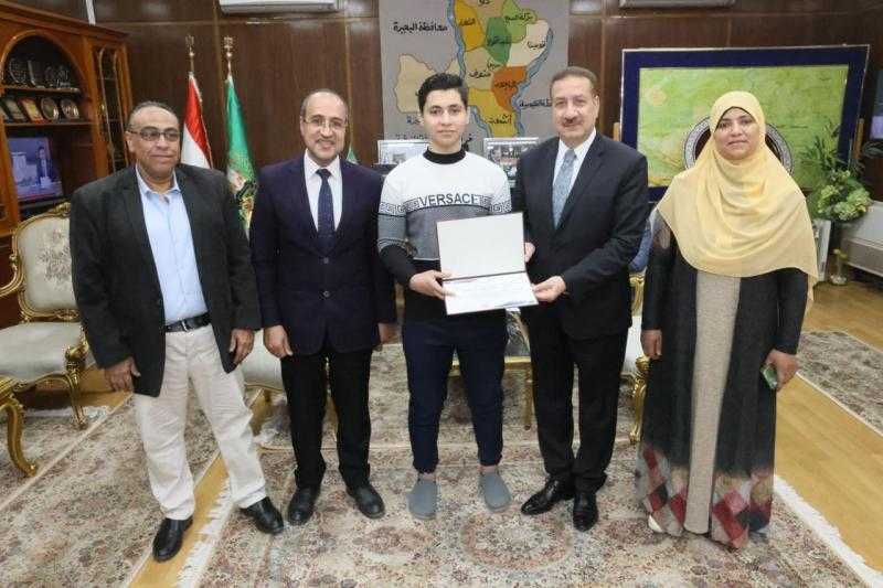 محافظ المنوفية يكرم الفائزين بالمركز الأول والثاني على مستوى الجمهورية في مسابقة وزارة التعليم لحفظ القرآن الكريم