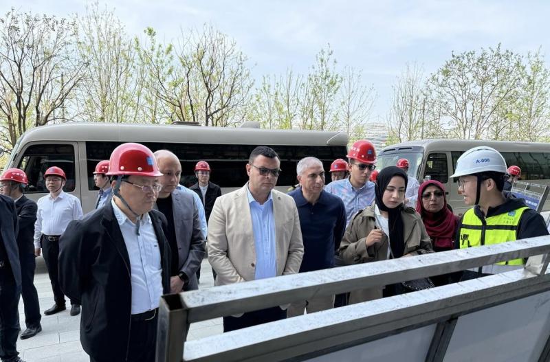وزير الإسكان يتفقد أعمال إنشاء وتشغيل مركز أبحاث شركة عالمية بمدينة شنغهاي الصينية  للاستفادة من التجارب فى إدارة مشروعاتنا