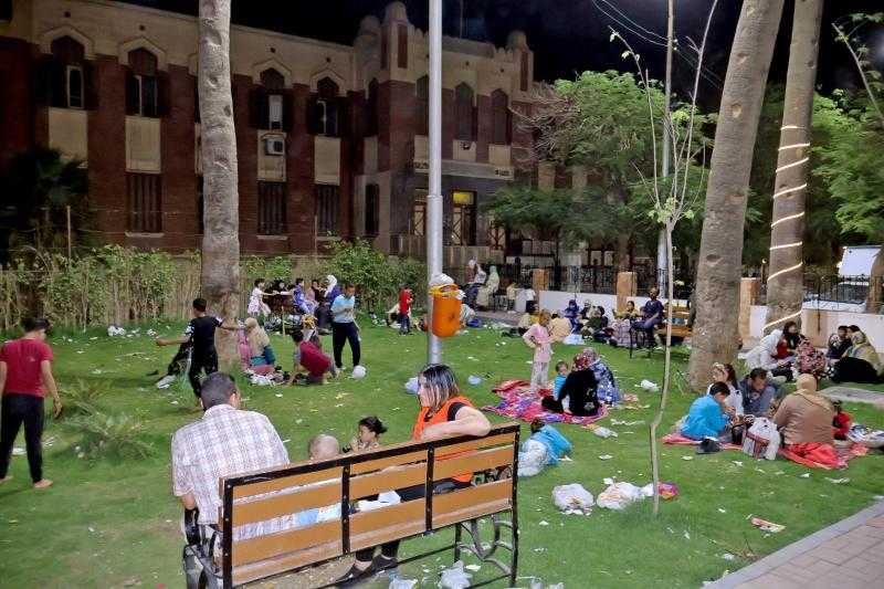 احتفالًا بعيد القيامة وشم النسيم.. أهالي سوهاج يتوافدون على الحدائق والمتنزهات