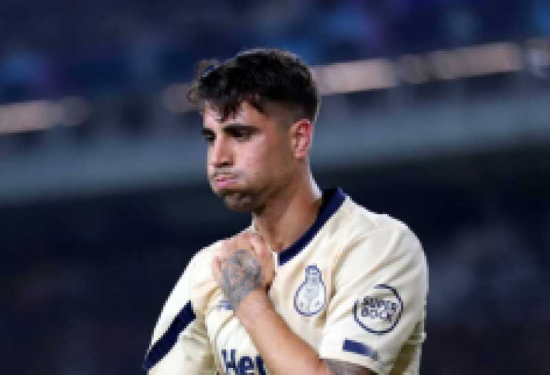 منافس الأهلي - العين الإماراتي يرفض شراء مدافع بورتو رغم كأس العالم للأندية