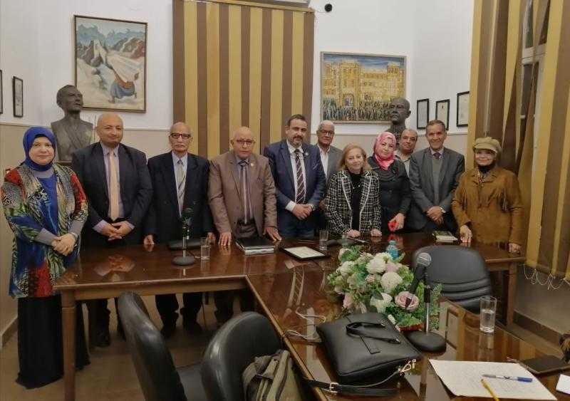اتحاد الكتاب يناقش المفاهيم الاقتصادية وحركة الترجمة