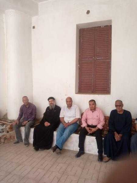رئيس مدينة الزينيه بالأقصر يهنىء قيادات الكنيسة بعيد القيامة المجيد