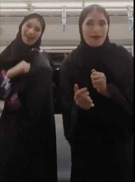 القبض على فتاتين لرقص داخل عربات مترو الأنفاق