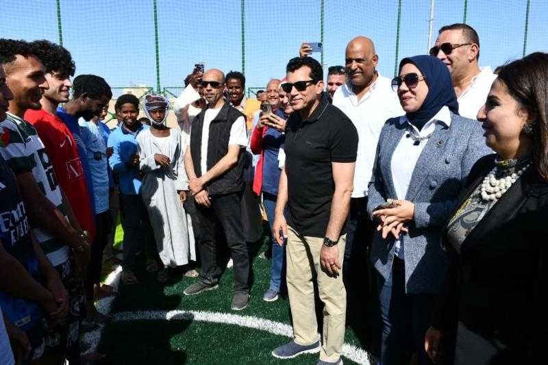 وزير الشباب والرياضة يفتتح أعمال تطوير الملعب الخماسي بمركز شباب شلاتين ويتفقد الأنشطة والفعاليات داخل المركز