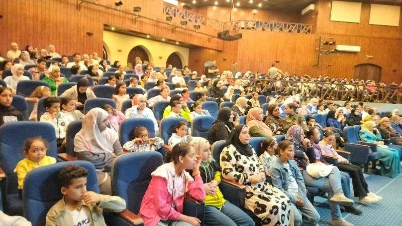 مسرح كامل العدد في احتفالات شم النسيم بثقافة وادي النطرون