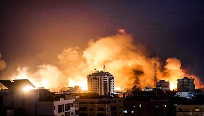 غزة تشهد ليلة دامية من القصف الإسرائيلي وتصاعد الكارثة الإنسانية