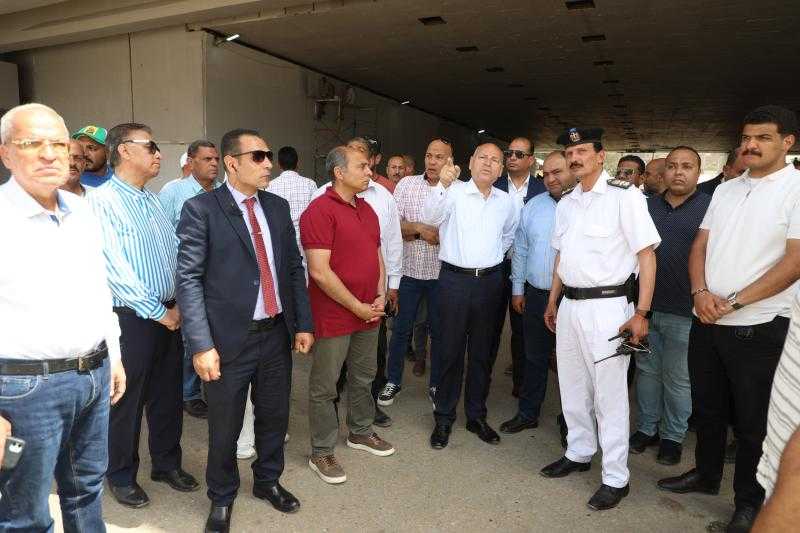 محافظ القاهرة يتابع أعمال رفع كفاءة المنطقة المحيطة بموقف السلام النموذجى