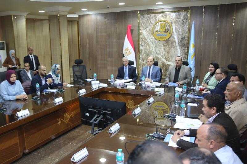 محافظ كفرالشيخ يعقد اجتماعًا تنسيقيًا لتعزيز الزراعة الذكية مناخيًا والتنوع البيولوجي الزراعي