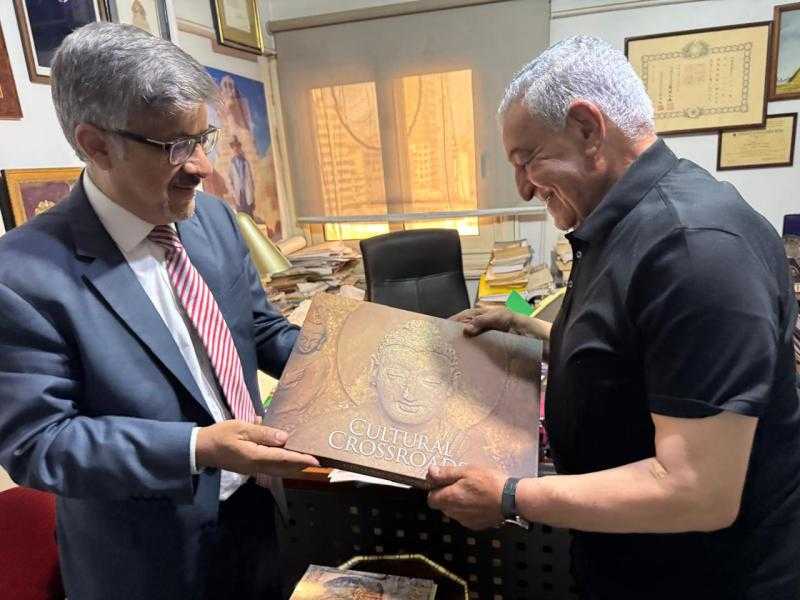 زاهي حواس يلتقي سفير باكستان لبحث سبل التعاون مع وزارة التراث الوطني والثقافة