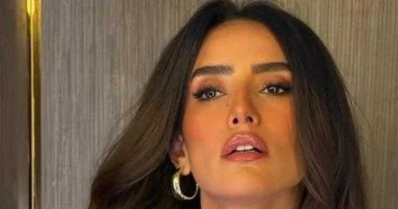 اليوم.. زينة تستأنف تصوير فيلم الشيطان شاطر