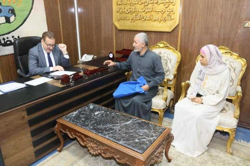 محافظ المنوفية : صرف مساعدات مالية عاجلة ومواد غذائية ولحوم لعدد من الحالات الإنسانية مراعاة لظروفهم المعيشية