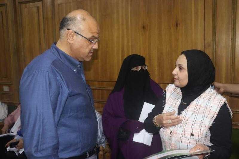 محافظ القليوبية يستجيب لاستغاثة سيدة ويوفر لها دعمًا لبدء مشروع صغير