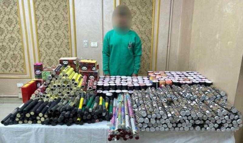 ضبط عامل بالدقهلية لترويجه لبيع الألعاب النارية عبر مواقع التواصل الاجتماعي