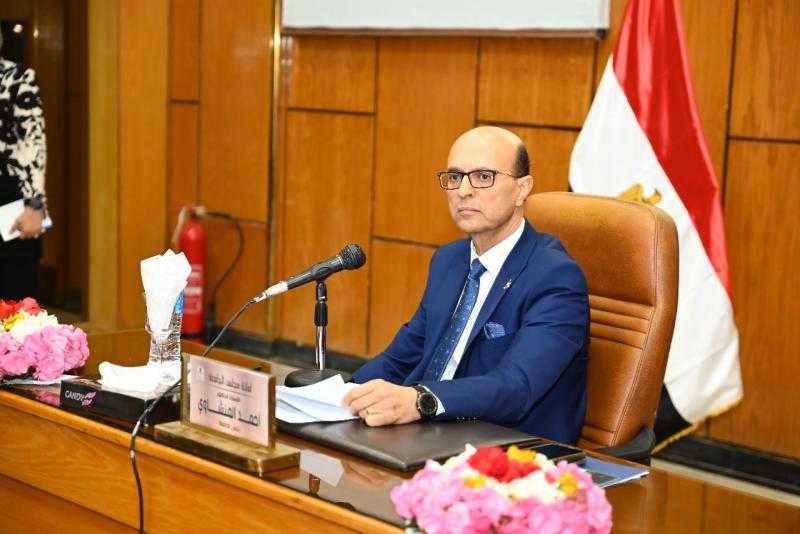 رئيس جامعة أسيوط : الاستعداد لامتحانات نهاية العام وتوفير بيئة جامعية منضبطة للطلاب