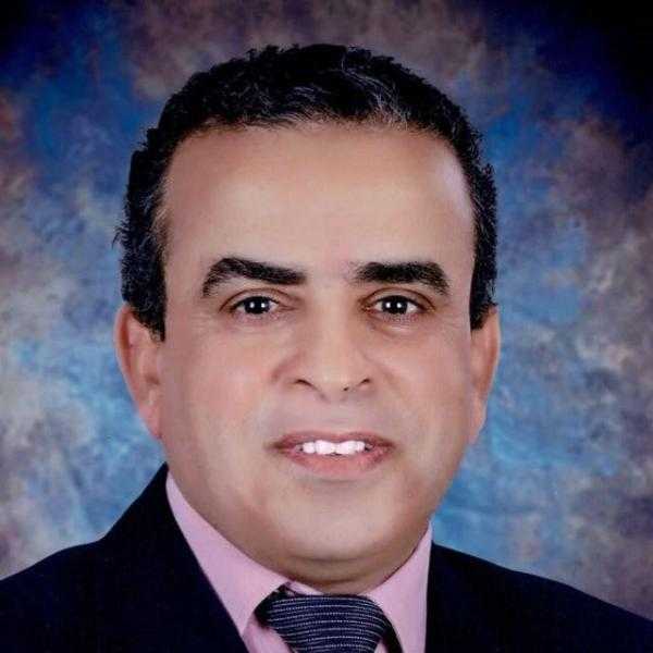 رئيس جامعة سوهاج يكلف الدكتور صبري توفيق عميدا لكلية الألسن