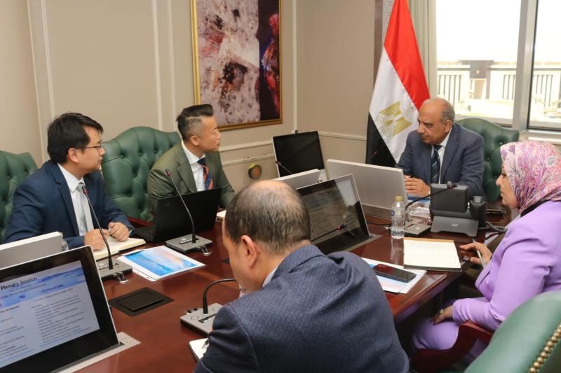 وزير الكهرباء يبحث مع مسئولي شركة ستيت جريد الشراكة والتعاون فى مجالات الطاقة المتجددة