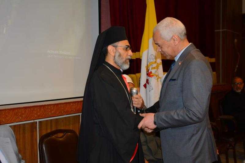 جامعة أسيوط تقدم واجب العزاء في وفاة البابا فرنسيس بمطرانية الأقباط الكاثوليك