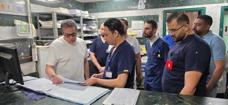 وزير الصحة يتفقد مستشفى البنك الأهلي
