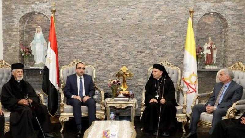 الأنبا بولا ومكاريوس يستقبلان التعازي في انتقال البابا فرنسيس بمقر المطرانية