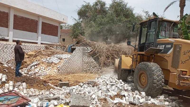 محافظ أسيوط: إزالة 57 حالة تعدي على أملاك دولة واسترداد 27 فدان و6362 متر مربع