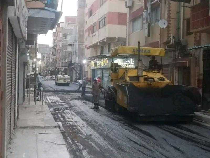 استمرار أعمال رصف ورفع كفاءة شارع ٩٩ بداية من شارع الأمين حتي محمد علي بنطاق حي العرب والمناخ ببورسعيد