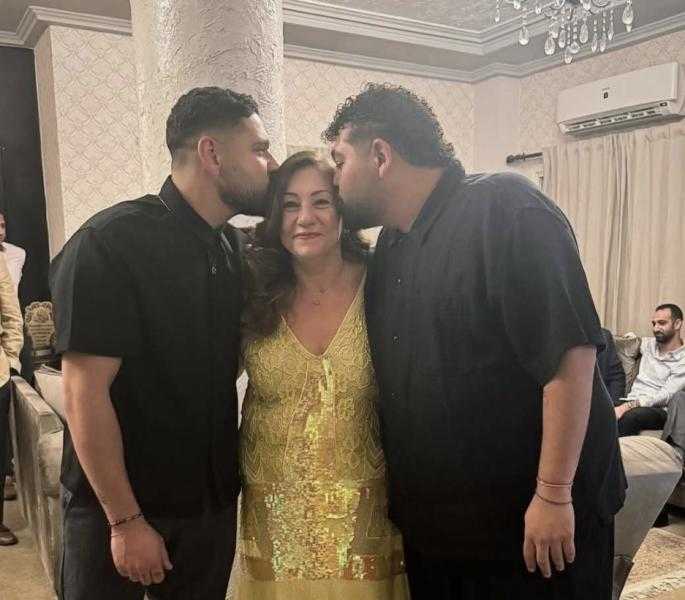محمود شاهين يحتفل بزفاف والدته