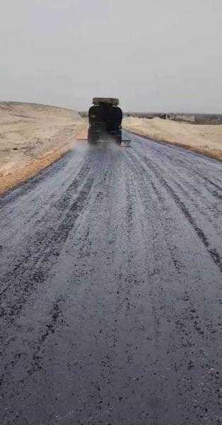 محافظ أسيوط : البدء في رصف طريق دير القصير بطول 5 كم لربط قرى شرق النيل بمركزي القوصية وديروط