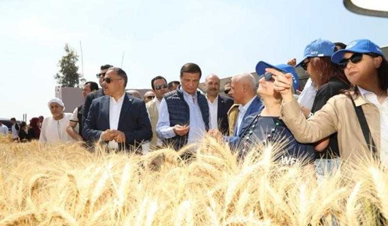 وزير الزراعة يفتتح موسم حصاد القمح بمحافظة الشرقية