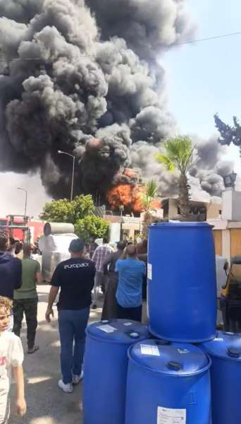 حريق ضخم بمصنع لعب أطفال بمدينة 6 أكتوبر