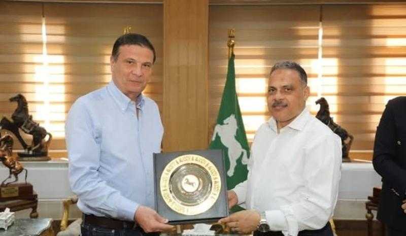 وزير الزراعة يعقد إجتماعاً مع محافظ الشرقية لبحث ومناقشه سبل الإرتقاء بالقطاع الزراعي وخدمة المزارعين