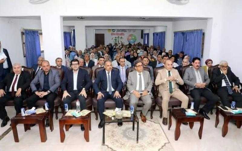 محافظ الشرقية يُشارك الأطباء البيطريين إحتفالهم باليوم العالمي للطبيب البيطري ويُكرم المتميزين بمنحهم شهادات تقدير