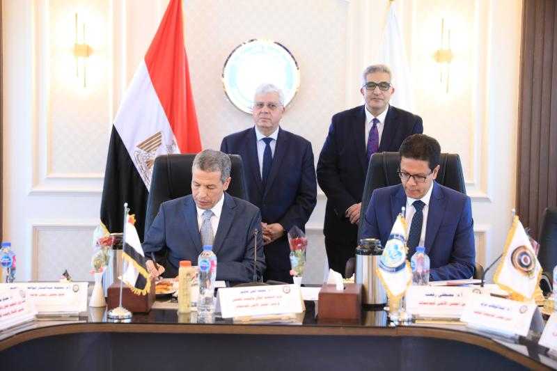 الجيزاوي : جامعة الغردقة تتعاقد مع شركة بداية لتسويق خدمات جامعة بنها لتصميم هويتها البصرية