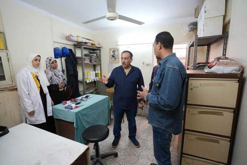 محافظ أسيوط يتفقد إداراتي مراقبة العهد والتموين الطبي التابعين لمديرية الصحة