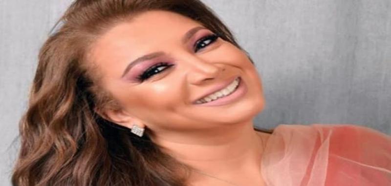الفنانة انتصار 