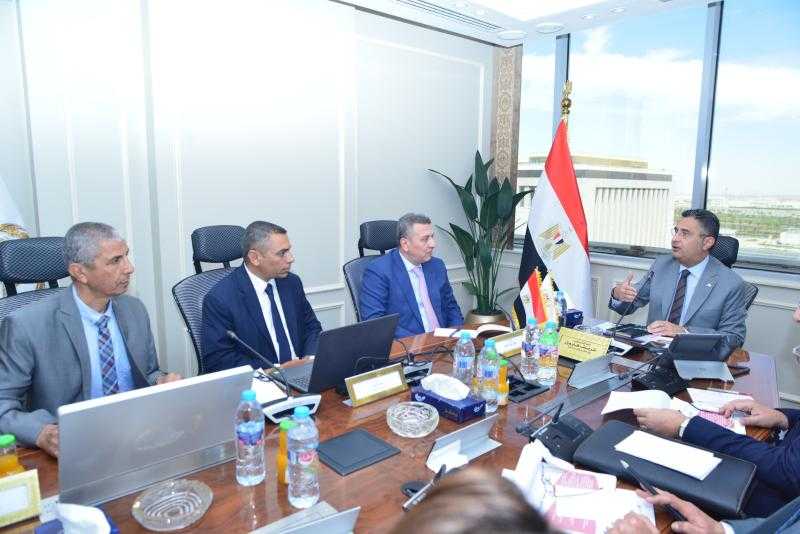 وزير التموين يجتمع مع رئيس شركة مصر للزيوت والصابون لمتابعة خطط دعم السوق وتوافر المنتجات الأساسية