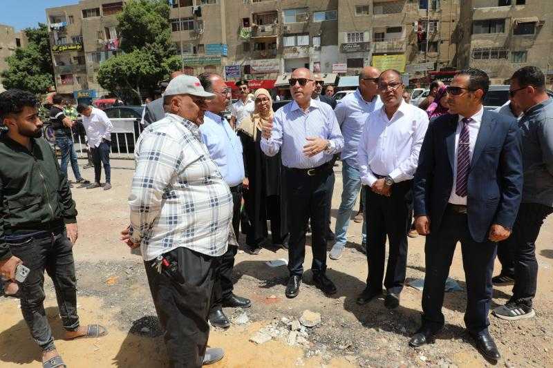 محافظ القاهرة يتابع أعمال رفع المخلفات الناتجة عن إزالة سوق الزلزال العشوائى بالمقطم