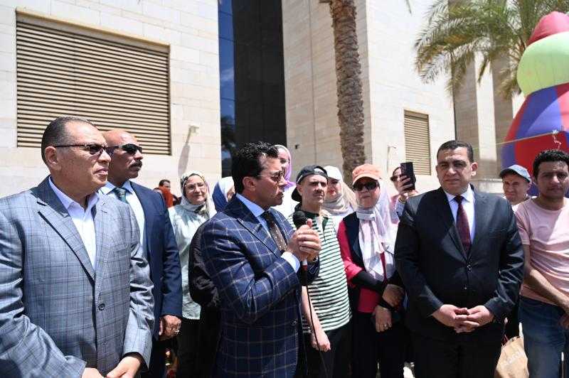 وزير الشباب والرياضة يطلق شارة بدء ماراثون دراجات جامعة 6 أكتوبر بالعاصمة الإدارية الجديدة