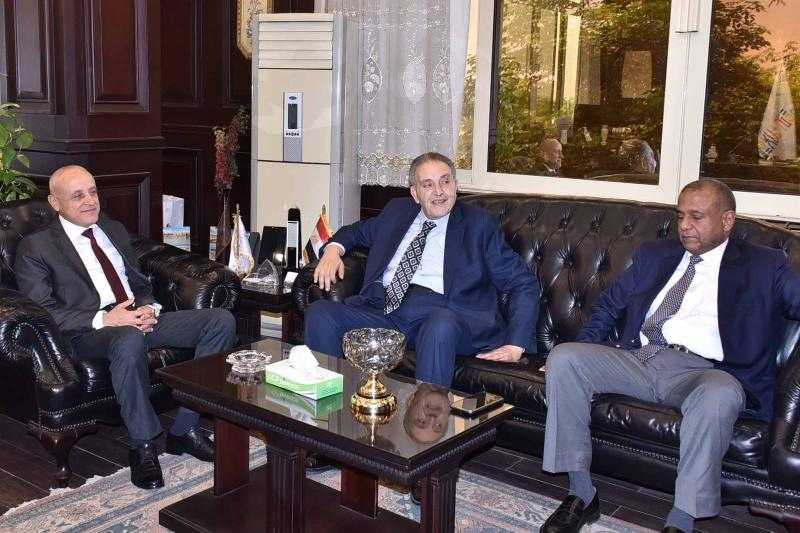 محافظ الأقصر يستقبل وفد الاتحاد العام للغرف التجارية