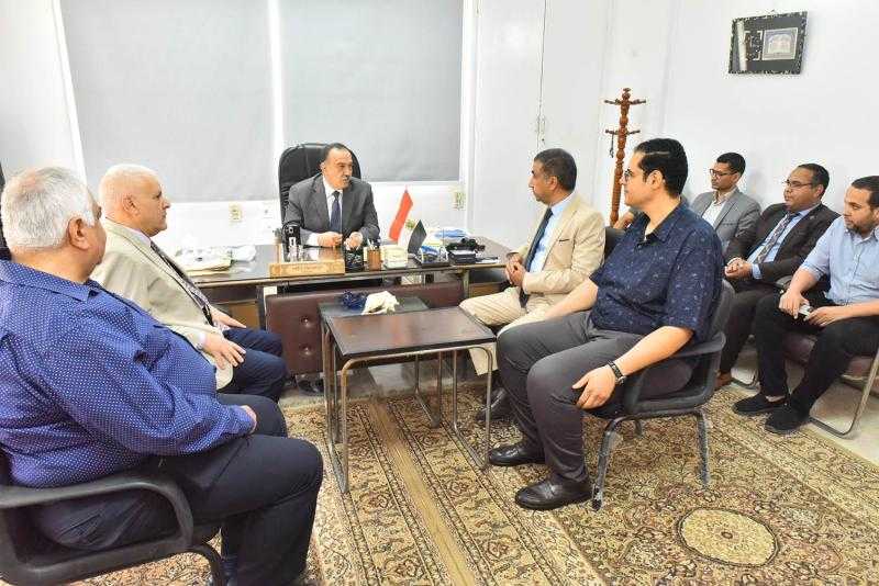 محافظ أسيوط يتفقد الجهاز المركزي للمحاسبات ويشيد بدوره في تعزيز الرقابة